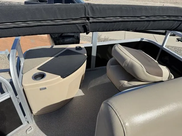 Slide: The Image of Tracker BASS 18DLX BUGGY 2018 - 12