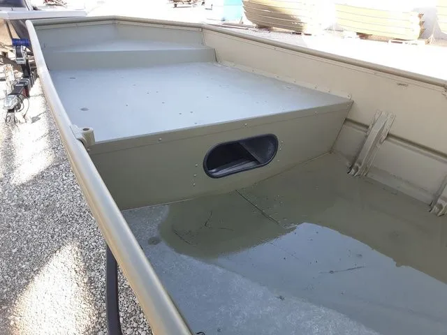 Slide: The Image of Lowe L1648M Aura Jon 2025 - 6