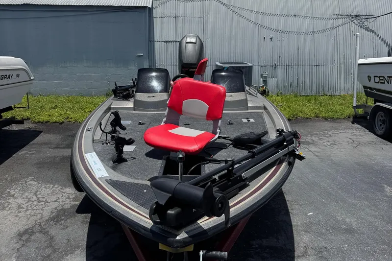 Slide: The Image of 1999 Skeeter ZX 195 fishing boat with red seat and trolling motor. - 2