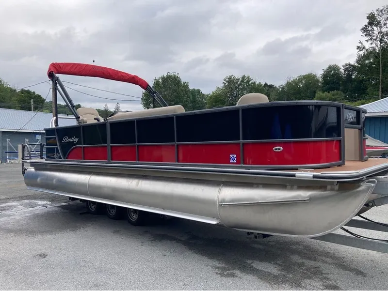 Slide: The Image of Bentley Pontoons Fish 243 4-Point Full Tube 2024 - 1