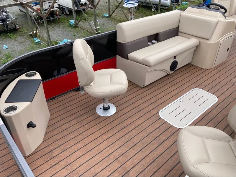 Slide: The Image of Bentley Pontoons Fish 243 4-Point Full Tube 2024 - 11