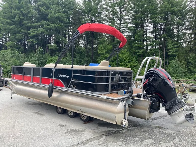 Slide: The Image of Bentley Pontoons Fish 243 4-Point Full Tube 2024 - 6