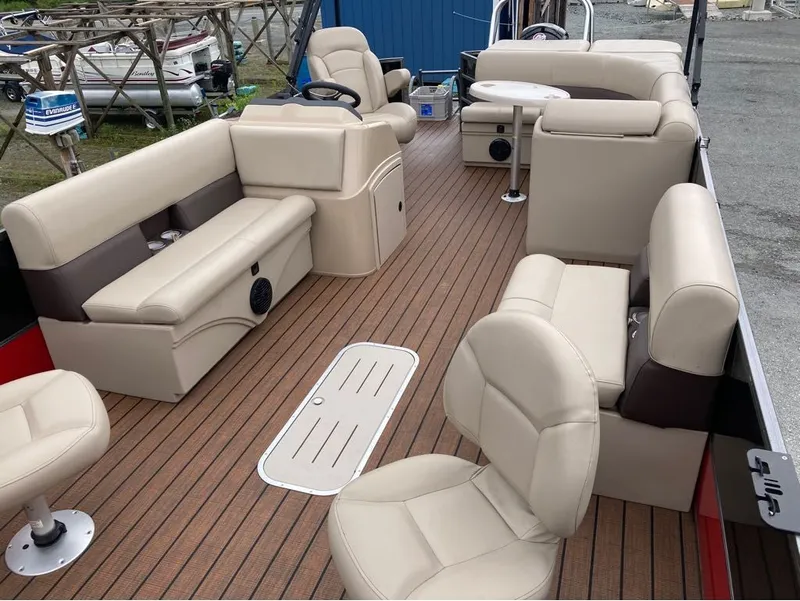 Slide: The Image of Bentley Pontoons Fish 243 4-Point Full Tube 2024 - 8