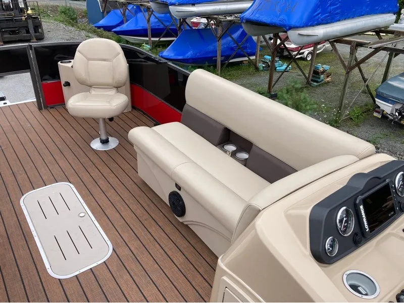 Slide: The Image of Bentley Pontoons Fish 243 4-Point Full Tube 2024 - 9