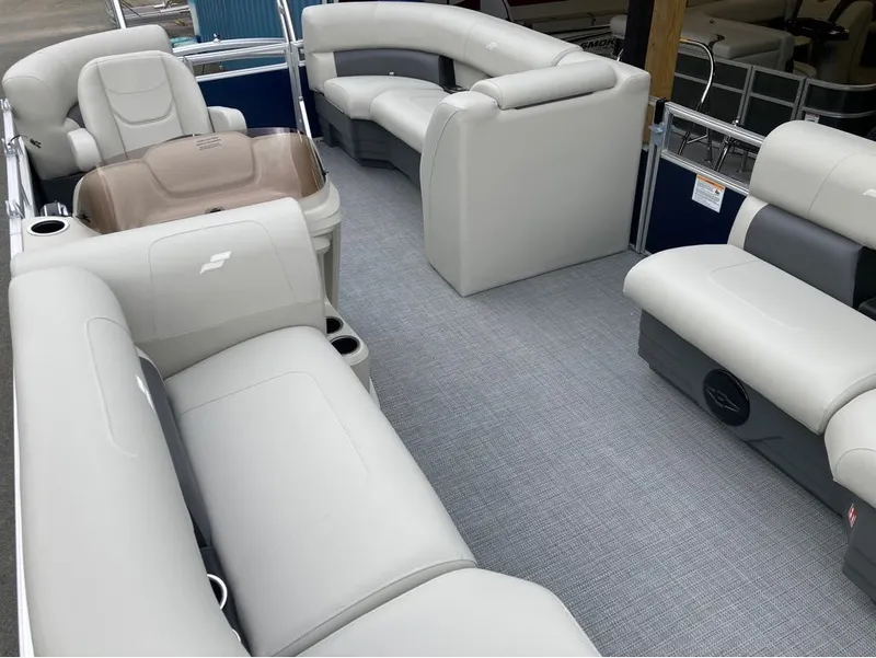 Slide: The Image of Starcraft LX 18 R 2026 MODEL 2025 - 10