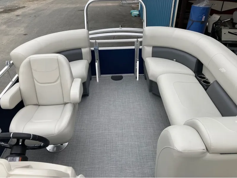 Slide: The Image of Starcraft LX 18 R 2026 MODEL 2025 - 13