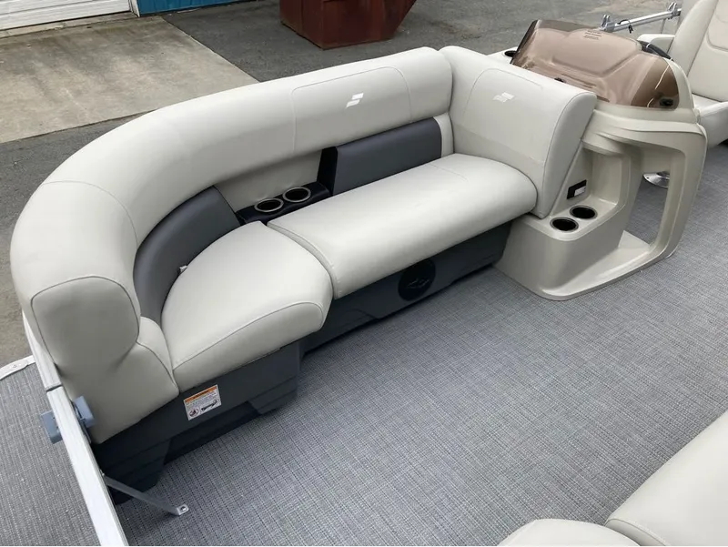 Slide: The Image of Starcraft LX 18 R 2026 MODEL 2025 - 8