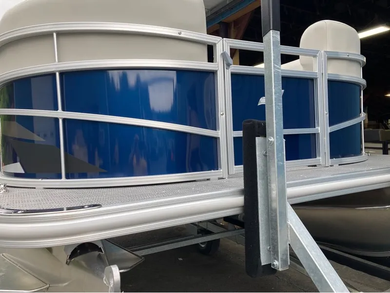 Slide: The Image of Starcraft LX 18 R 2026 MODEL 2025 - 9