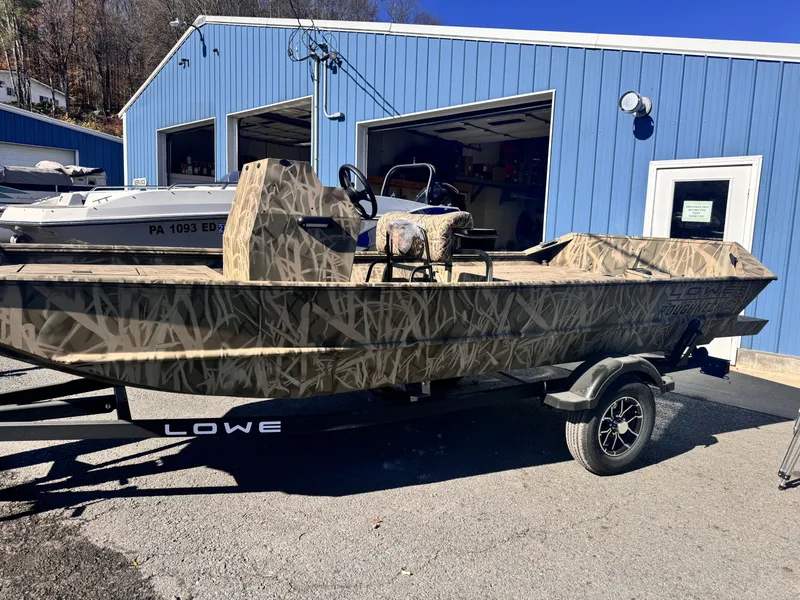 Slide: The Image of Lowe Roughneck Center Console RX1760 Pathfinder Jet 2025 - 10