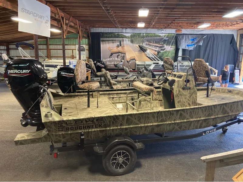 Slide: The Image of Lowe Roughneck Center Console RX1760 Pathfinder Jet 2025 - 2