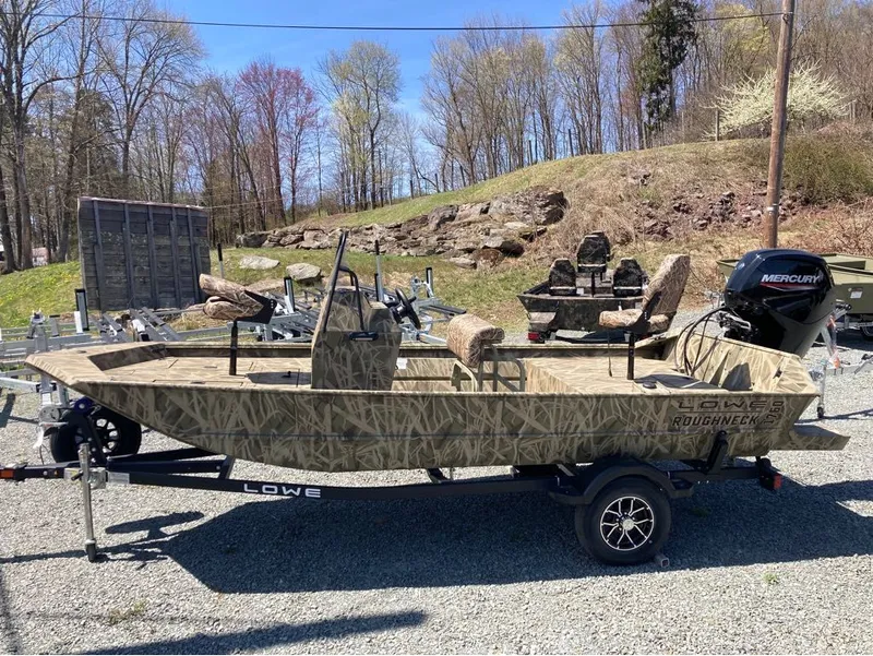 Slide: The Image of Lowe Roughneck Center Console RX1760 Pathfinder Jet 2025 - 5