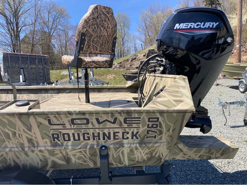 Slide: The Image of Lowe Roughneck Center Console RX1760 Pathfinder Jet 2025 - 7