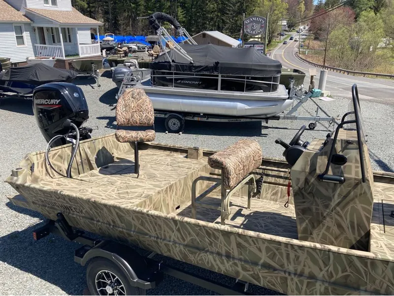 Slide: The Image of Lowe Roughneck Center Console RX1760 Pathfinder Jet 2025 - 8