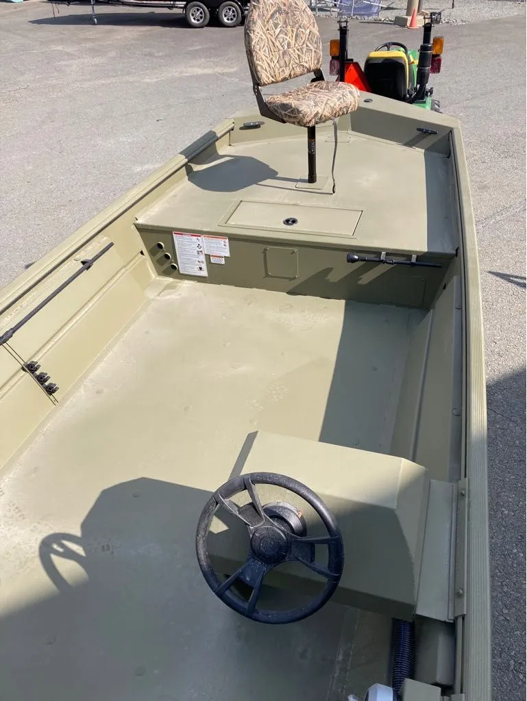 Slide: The Image of Lowe Roughneck Side Console RX1860 SC 2025 - 2