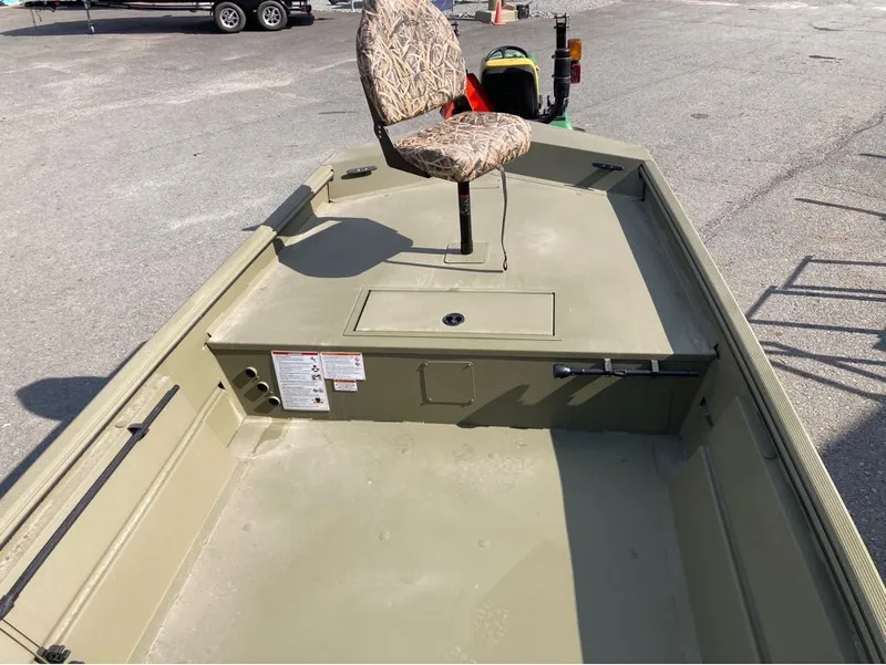 Slide: The Image of Lowe Roughneck Side Console RX1860 SC 2025 - 3