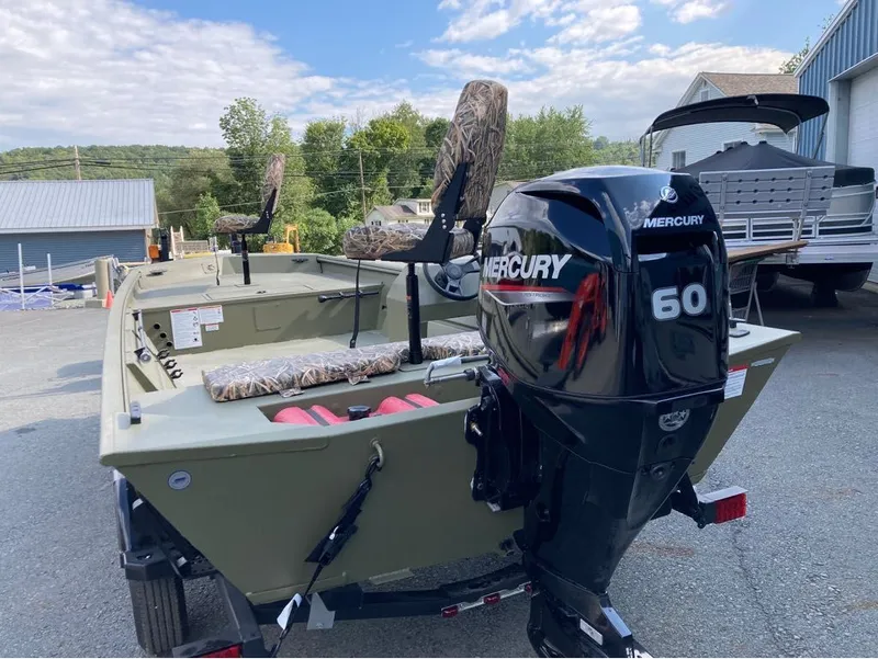 Slide: The Image of Lowe Roughneck Side Console RX1860 SC 2025 - 5