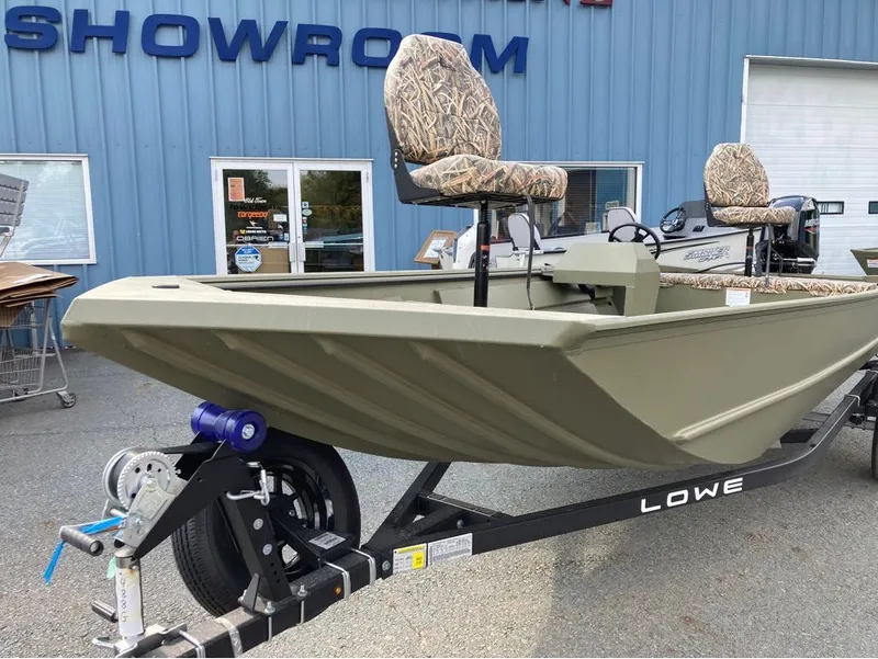 Slide: The Image of Lowe Roughneck Side Console RX1860 SC 2025 - 6