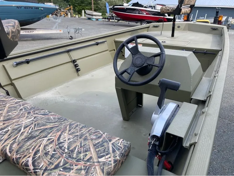 Slide: The Image of Lowe Roughneck Side Console RX1860 SC 2025 - 7