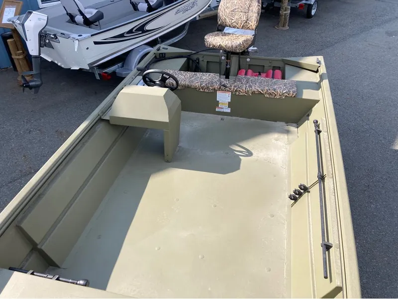 Slide: The Image of Lowe Roughneck Side Console RX1860 SC 2025 - 8