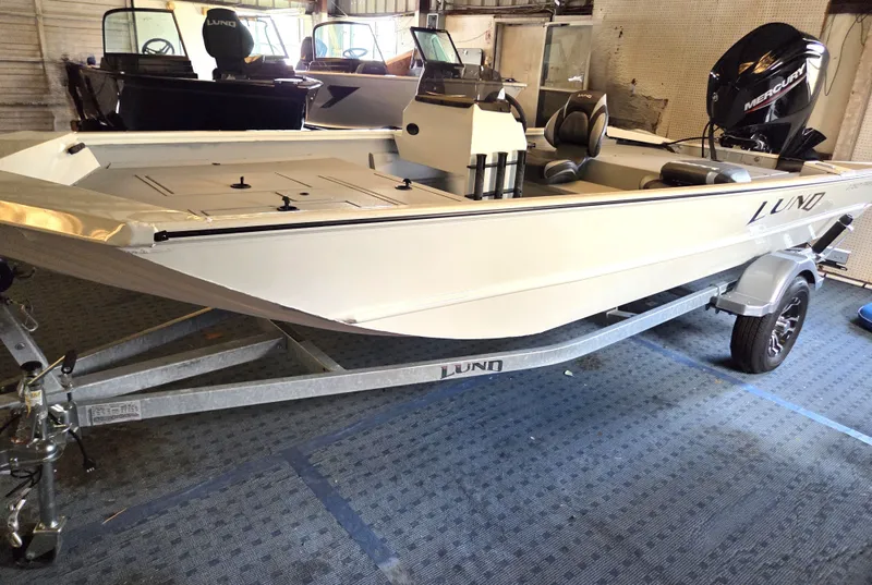 Slide: The Image of Lund 1760 Predator SC 2024 - 1