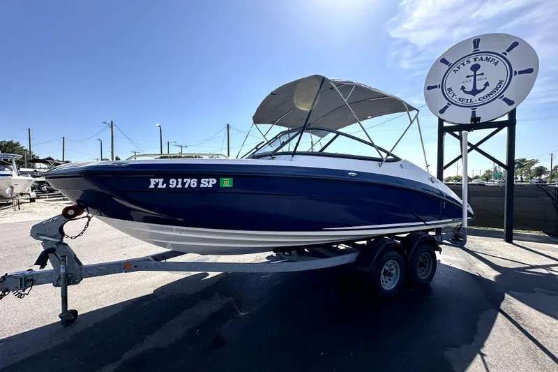 Slide: The Image of 2020 Yamaha Boats SX210 on trailer under clear blue sky at dealership. - 3