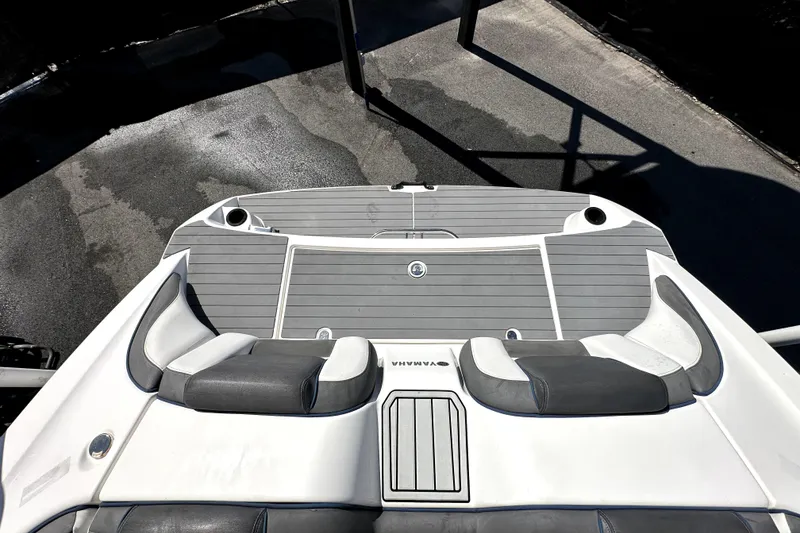 Slide: The Image of 2020 Yamaha Boats SX210 swim platform with cushioned seating and gray decking. - 44