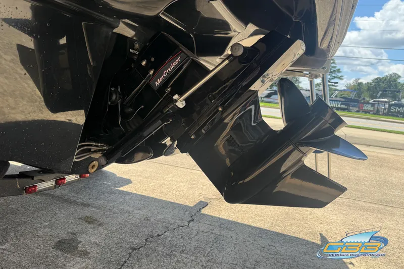 Slide: The Image of 2018 Bayliner VR5 Bowrider I/O with MerCruiser engine, rear view on trailer. - 6