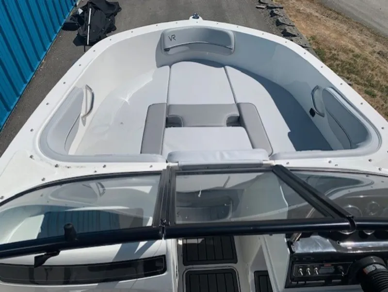 Slide: The Image of Bayliner VR4 Bowrider I/O 2022 - 10