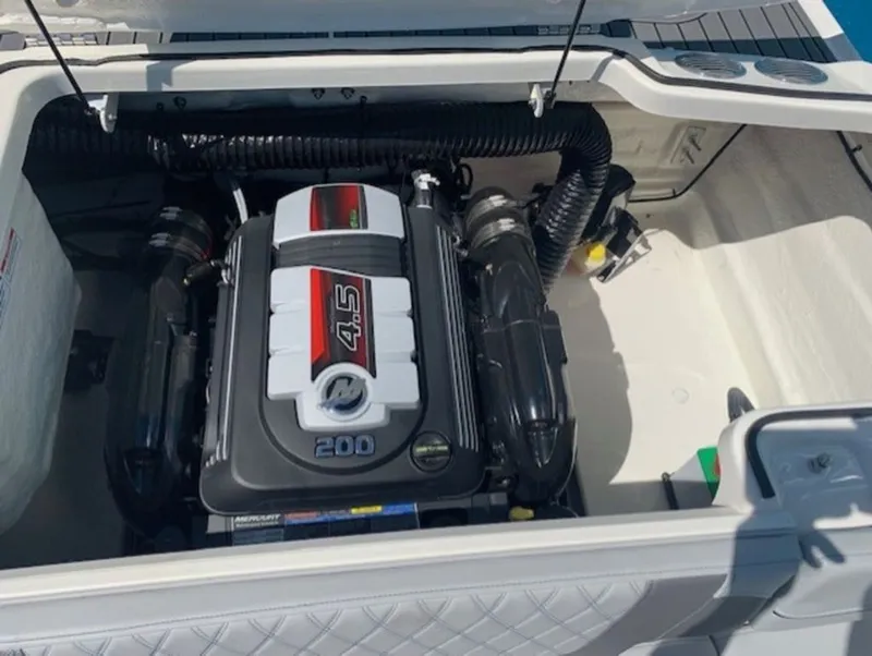 Slide: The Image of Bayliner VR4 Bowrider I/O 2022 - 12