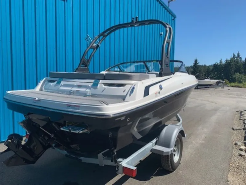 Slide: The Image of Bayliner VR4 Bowrider I/O 2022 - 5