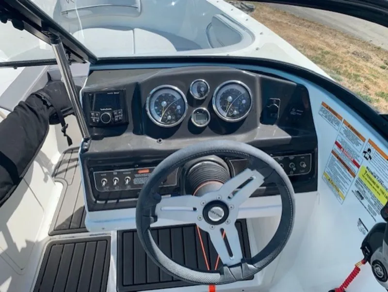 Slide: The Image of Bayliner VR4 Bowrider I/O 2022 - 9