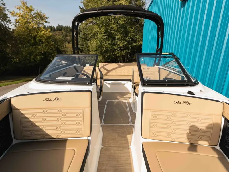 Slide: The Image of Sea Ray SPX 210 2026 - 12