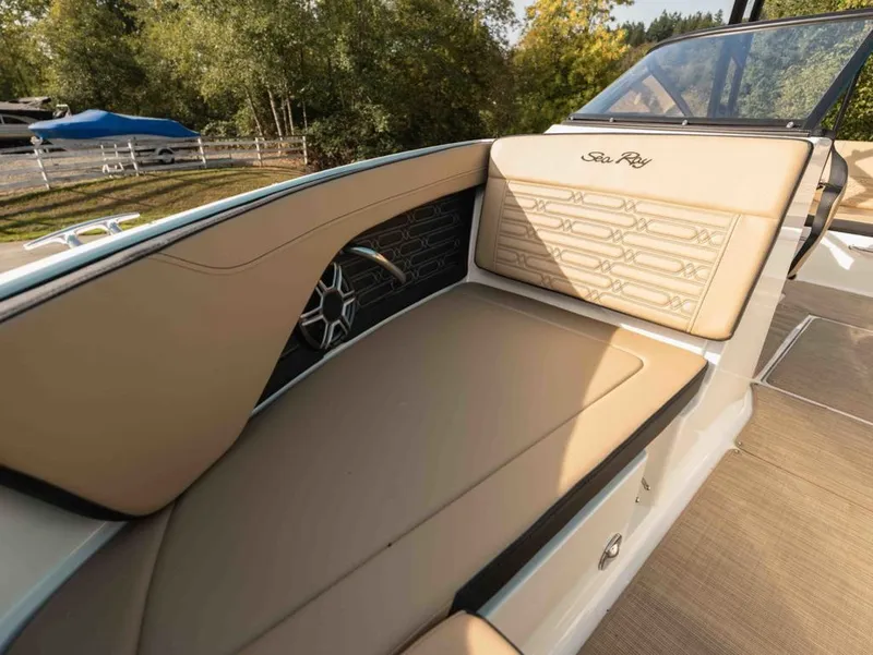 Slide: The Image of Sea Ray SPX 210 2026 - 13