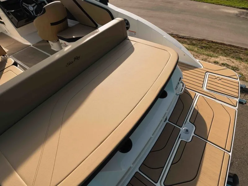 Slide: The Image of Sea Ray SPX 210 2026 - 16