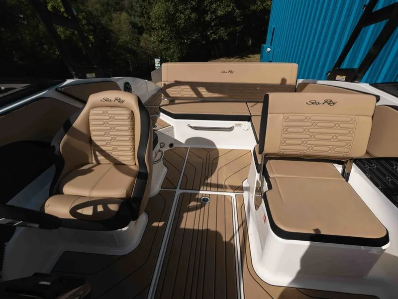 Slide: The Image of Sea Ray SPX 210 2026 - 14