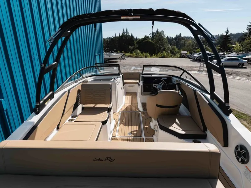 Slide: The Image of Sea Ray SPX 210 2026 - 5