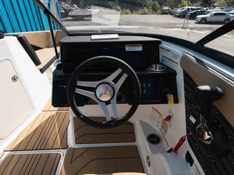 Slide: The Image of Sea Ray SPX 210 2026 - 9