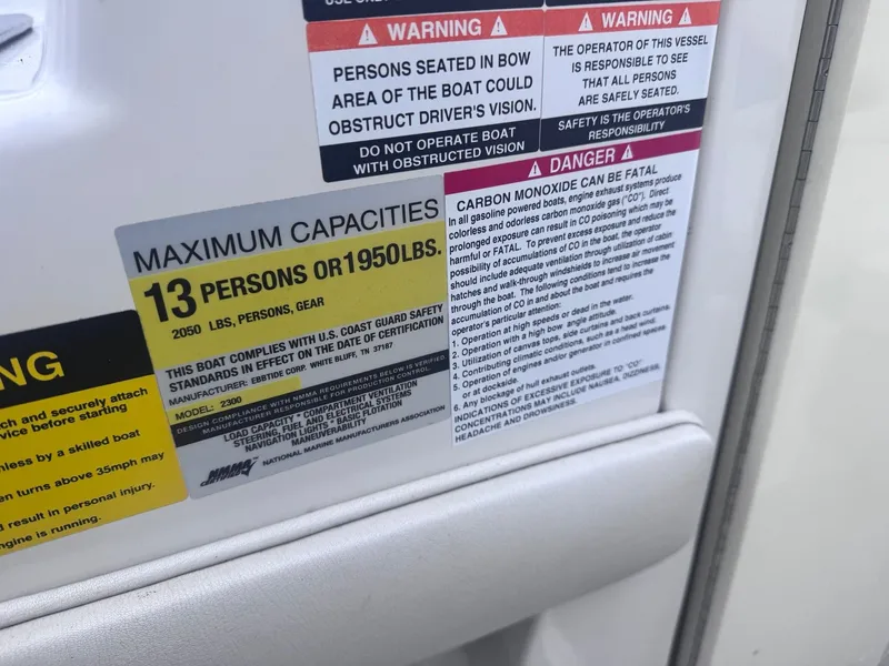 Slide: The Image of Ebbtide 2300 Mystique 2004 - 16