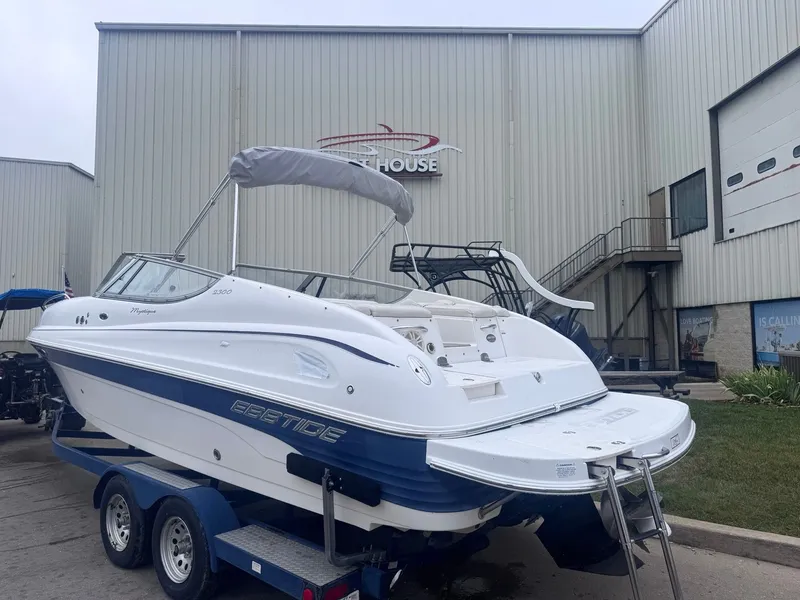 Slide: The Image of Ebbtide 2300 Mystique 2004 - 3