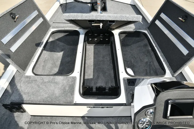 Slide: The Image of Ranger RT188 w/115HP Mercury Pro-XS 2026 - 10