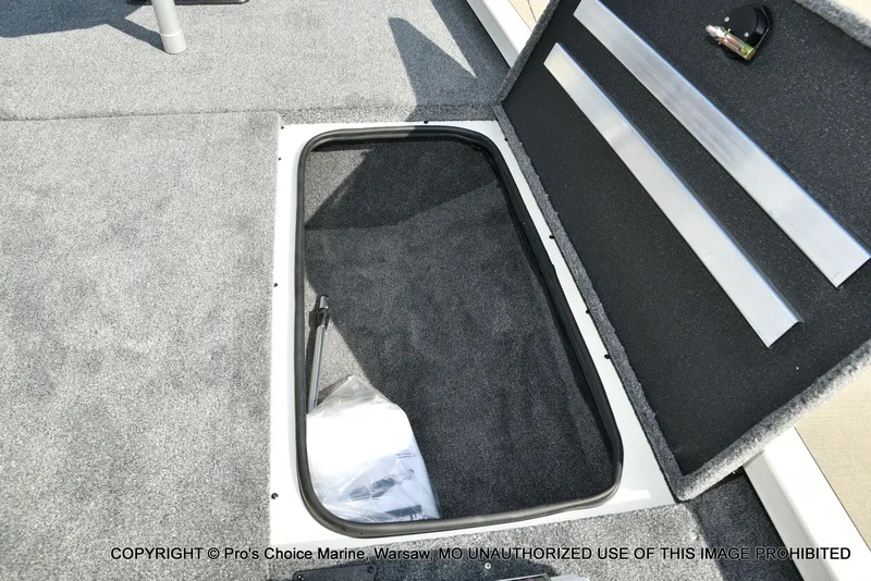 Slide: The Image of Ranger RT188 w/115HP Mercury Pro-XS 2026 - 52