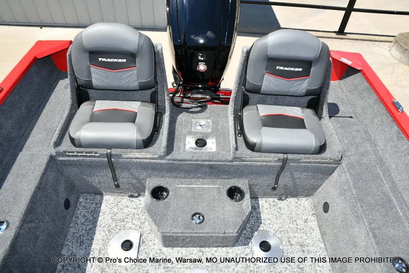 Slide: The Image of Tracker Pro Guide V-175 Combo 2026 - 12