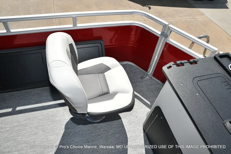 Slide: The Image of Sun Tracker Fishin' Barge 22 XP3 Tri-Toon w/200HP 2026 - 63