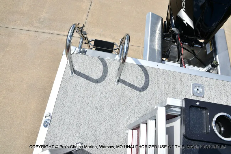 Slide: The Image of Sun Tracker Fishin' Barge 22 XP3 Tri-Toon w/200HP 2026 - 65