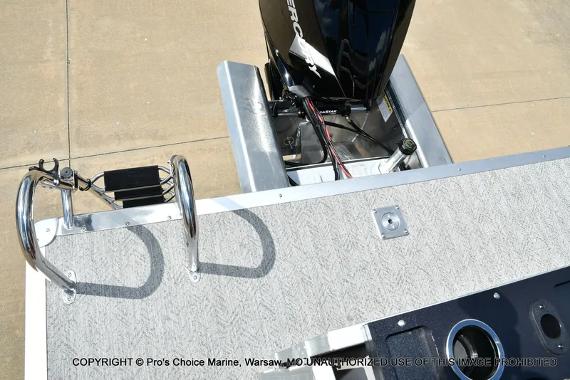 Slide: The Image of Sun Tracker Fishin' Barge 22 XP3 Tri-Toon w/200HP 2026 - 66