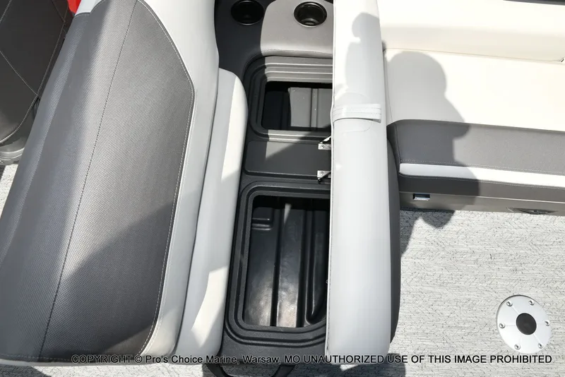 Slide: The Image of Sun Tracker Fishin' Barge 22 XP3 Tri-Toon w/200HP 2026 - 75