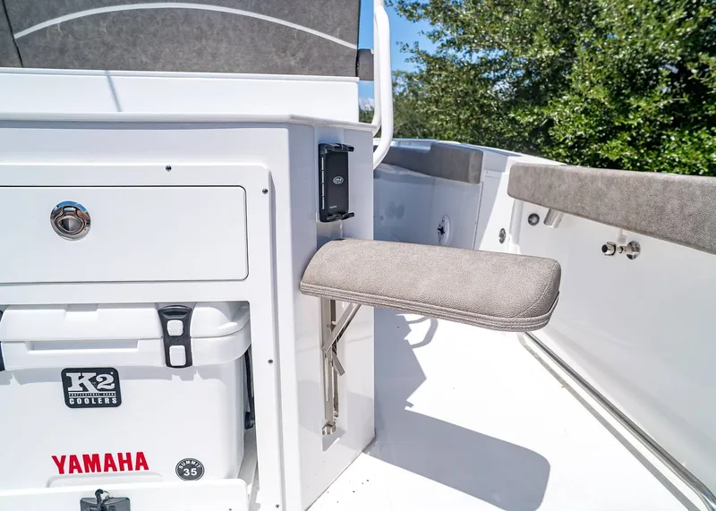 Slide: The Image of Sea Hunt Ultra 275 SE 2026 - 10