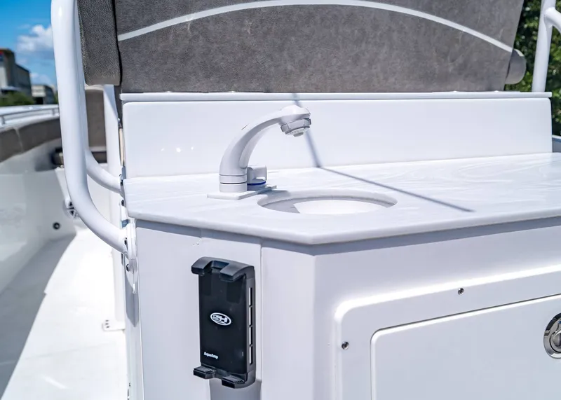 Slide: The Image of Sea Hunt Ultra 275 SE 2026 - 11