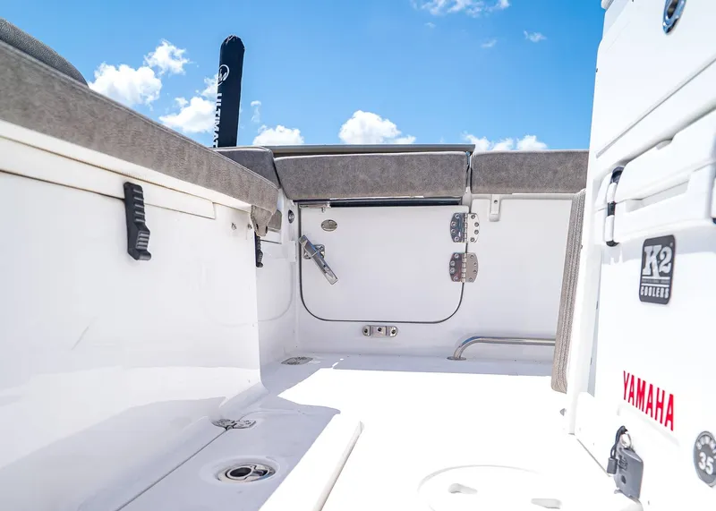 Slide: The Image of Sea Hunt Ultra 275 SE 2026 - 13