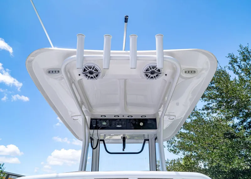 Slide: The Image of Sea Hunt Ultra 275 SE 2026 - 15